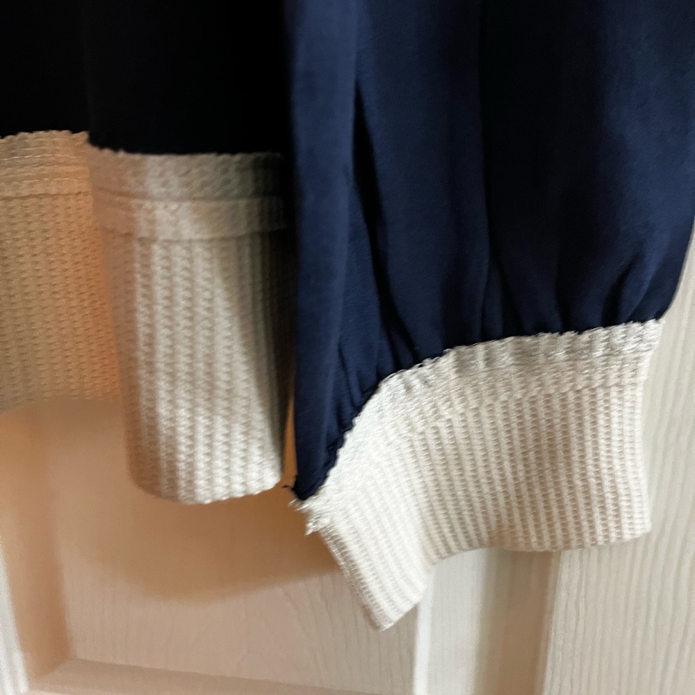 Oddi/women’s NWT LS Blue Heart Pattern Sweatshirt Size S - Picture 9 of 12